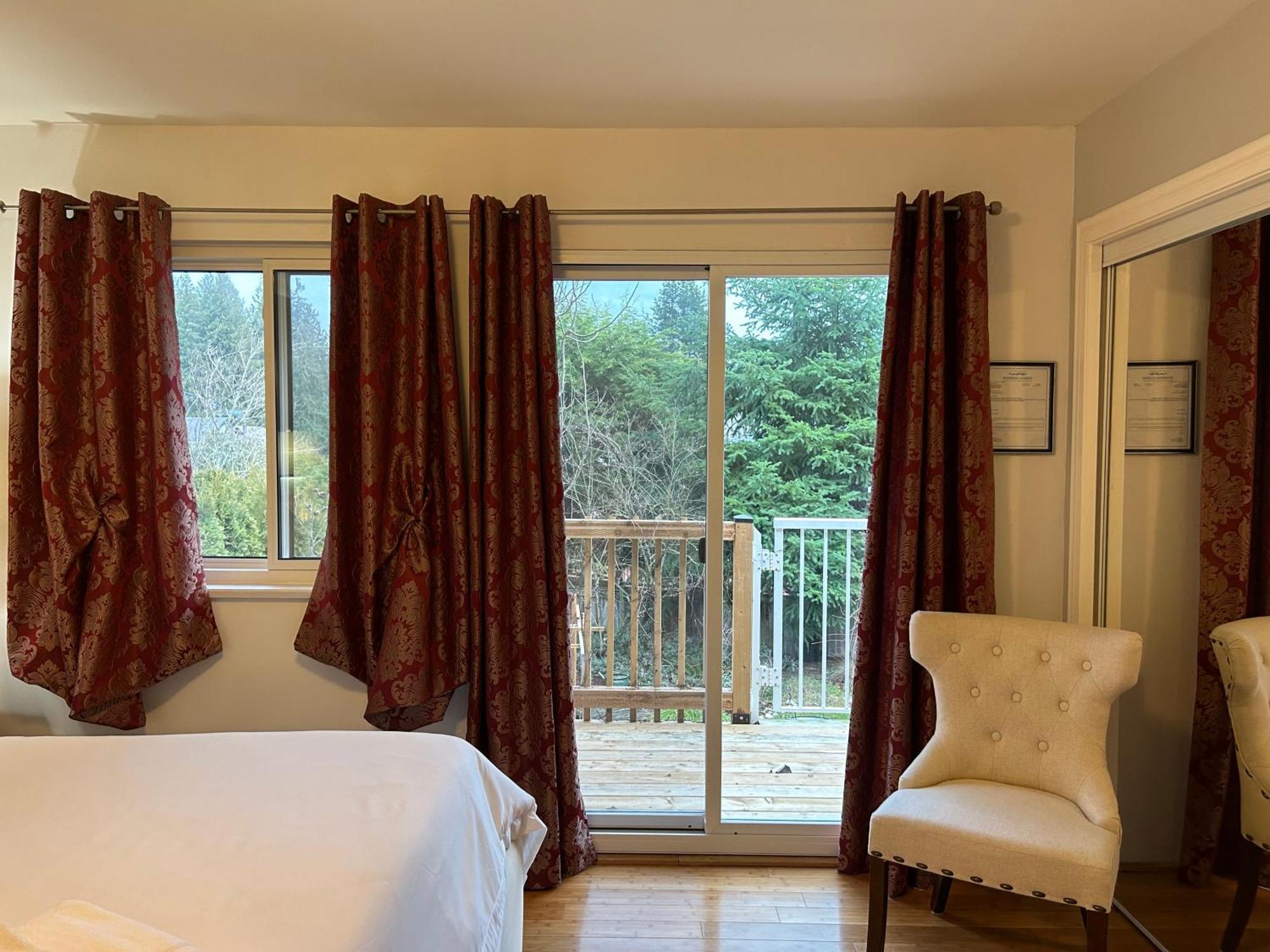 North Nanaimo Gem - Garden-View Room With Private Ensuite 외부 사진