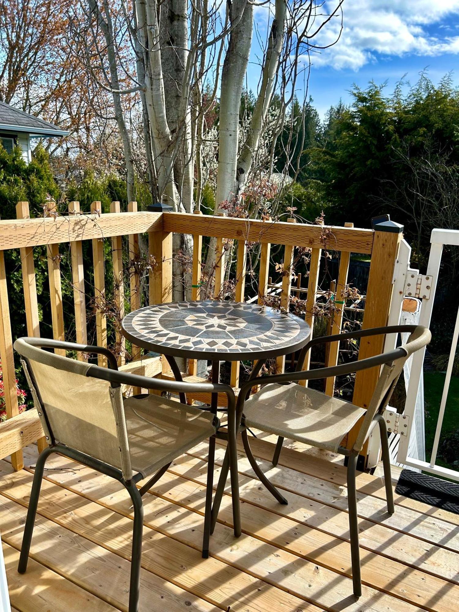 North Nanaimo Gem - Garden-View Room With Private Ensuite 외부 사진