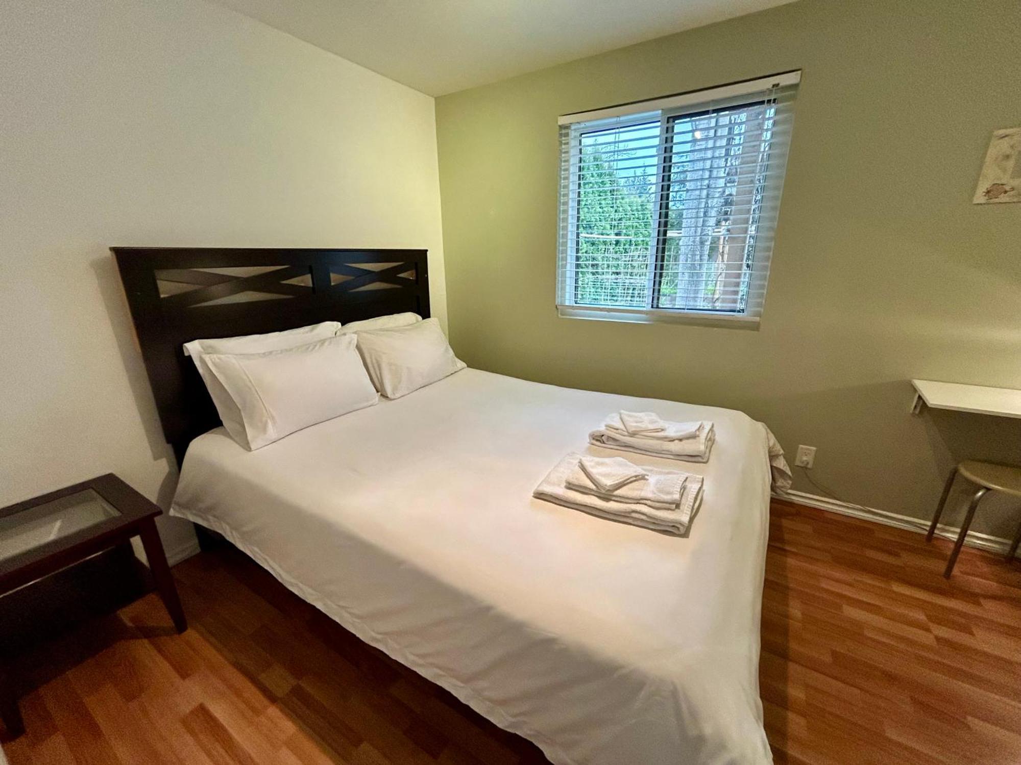 North Nanaimo Gem - Garden-View Room With Private Ensuite 외부 사진